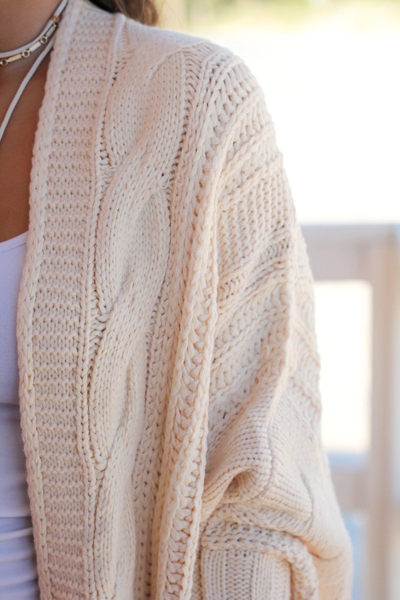 Stylish Cream-colored Oversized Knit Long-sleeved Cardigan